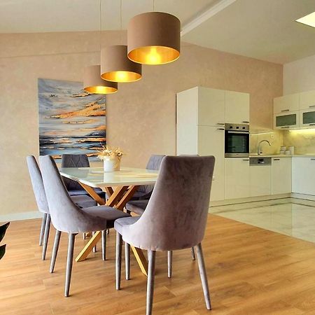 Grey House Apartment Makarska Bagian luar foto