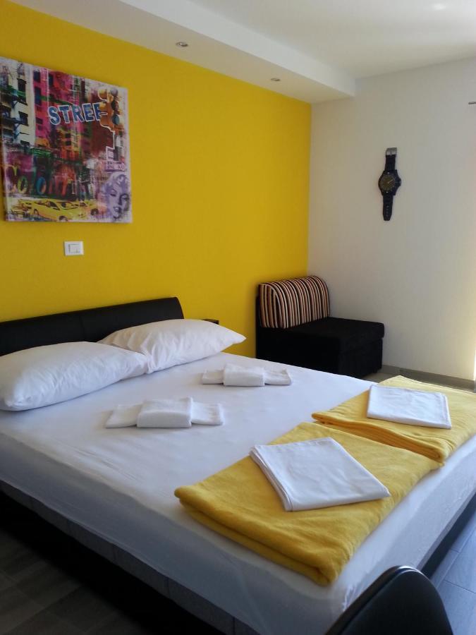 Grey House Apartment Makarska Bagian luar foto