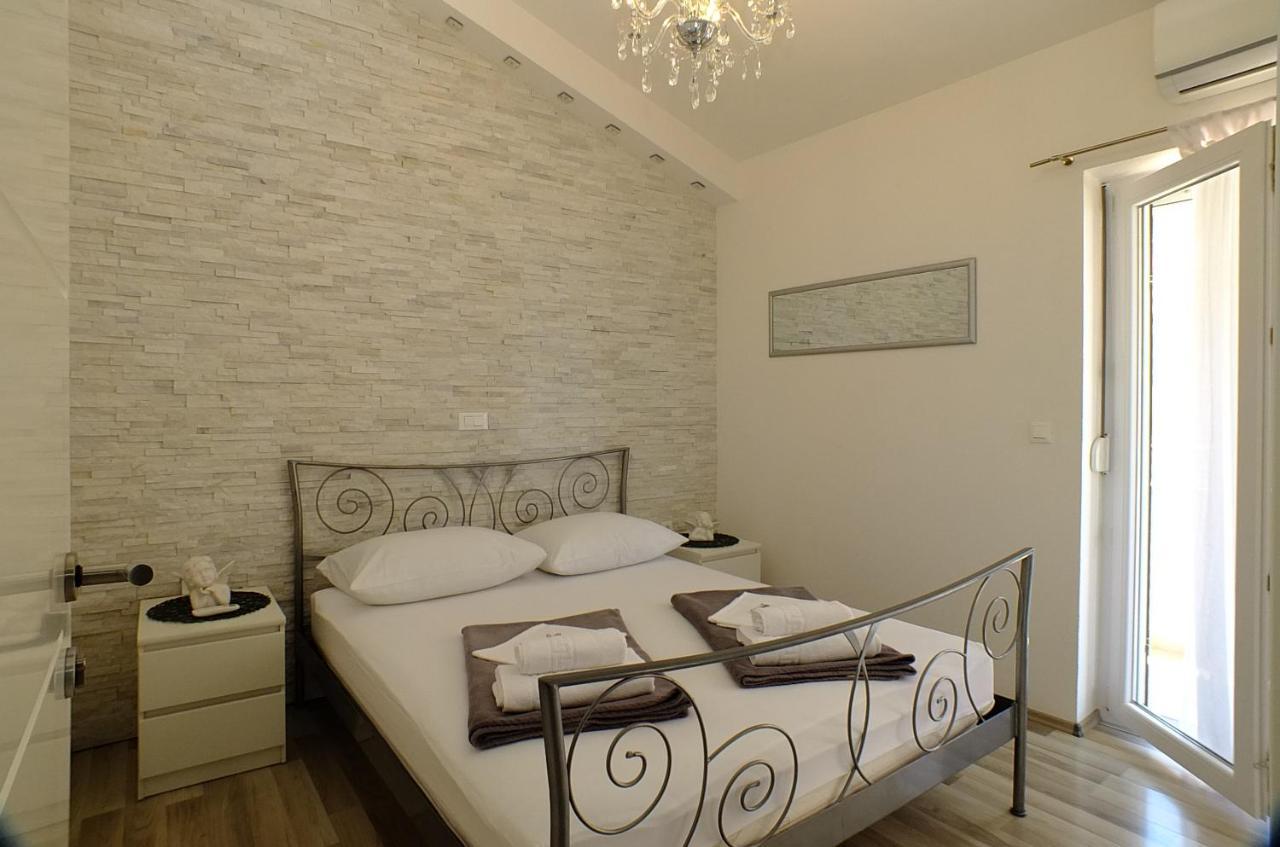 Grey House Apartment Makarska Bagian luar foto