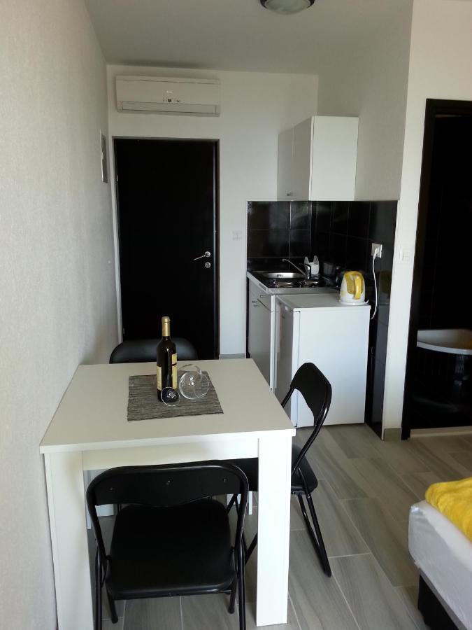 Grey House Apartment Makarska Bagian luar foto