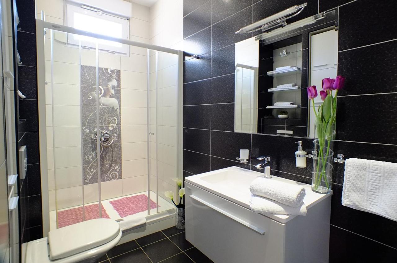 Grey House Apartment Makarska Bagian luar foto