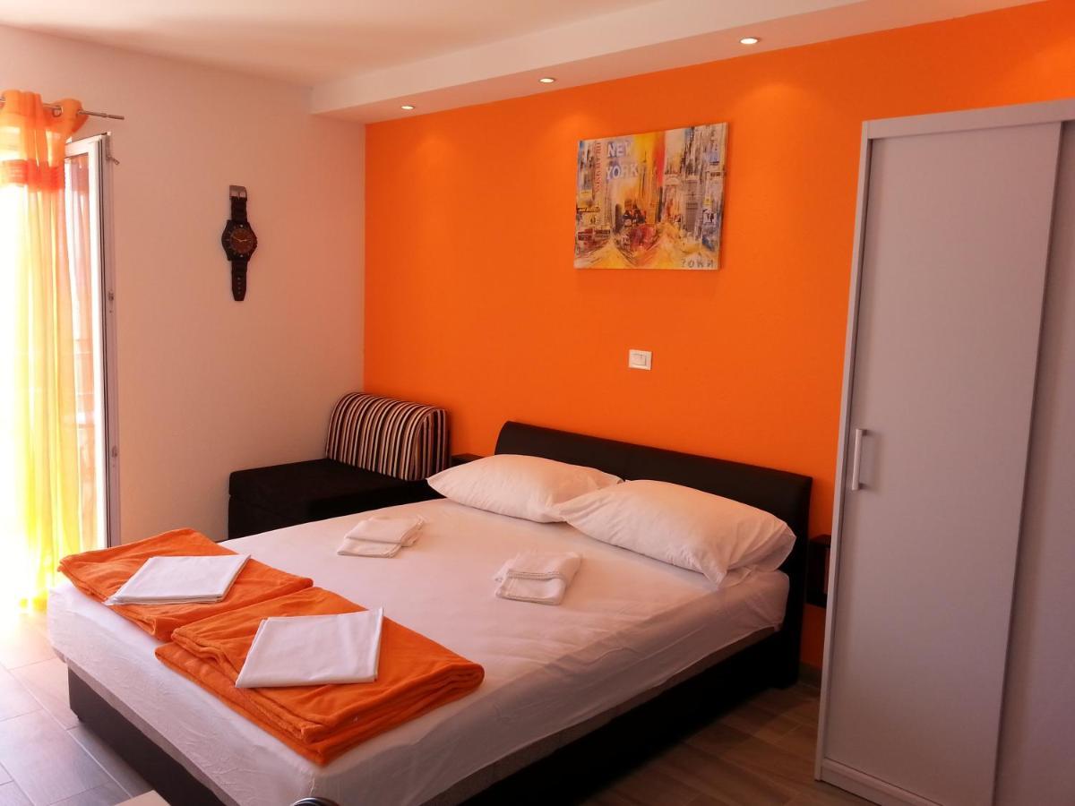 Grey House Apartment Makarska Bagian luar foto