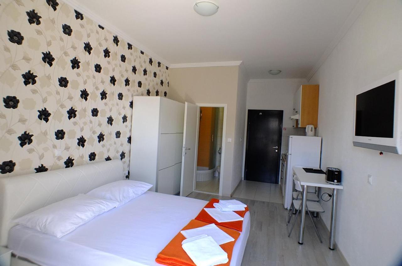Grey House Apartment Makarska Bagian luar foto
