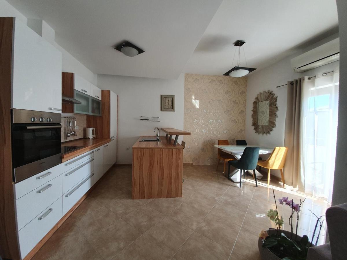 Grey House Apartment Makarska Bagian luar foto