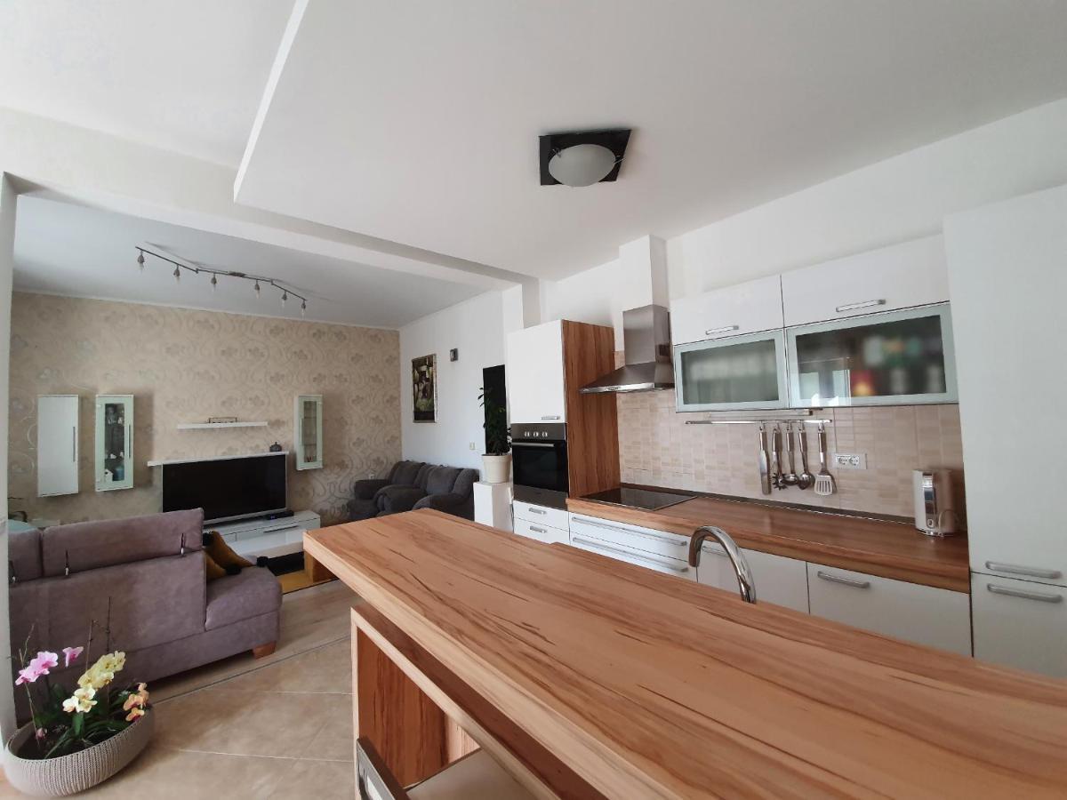 Grey House Apartment Makarska Bagian luar foto