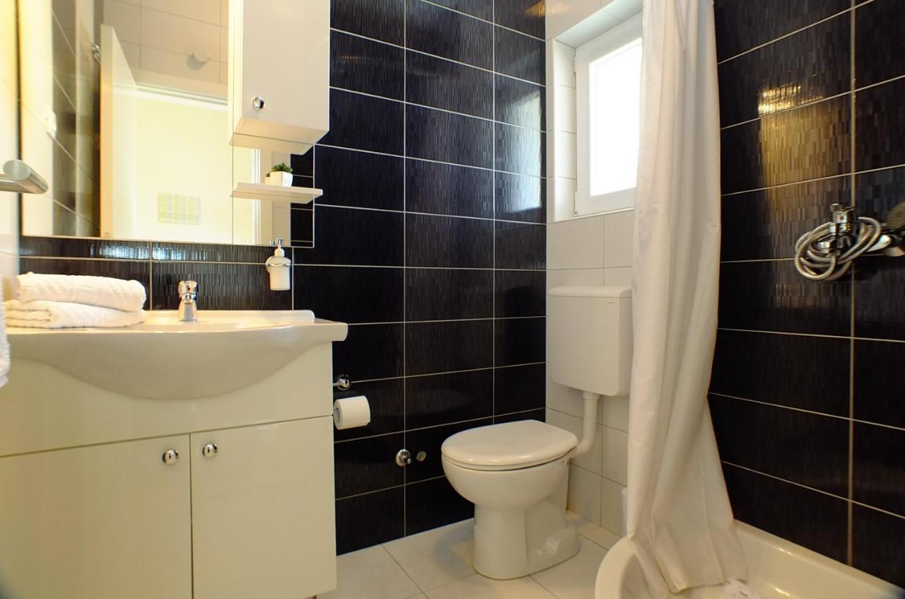 Grey House Apartment Makarska Bagian luar foto