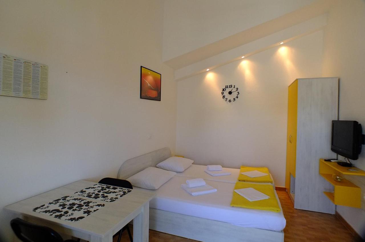 Grey House Apartment Makarska Bagian luar foto