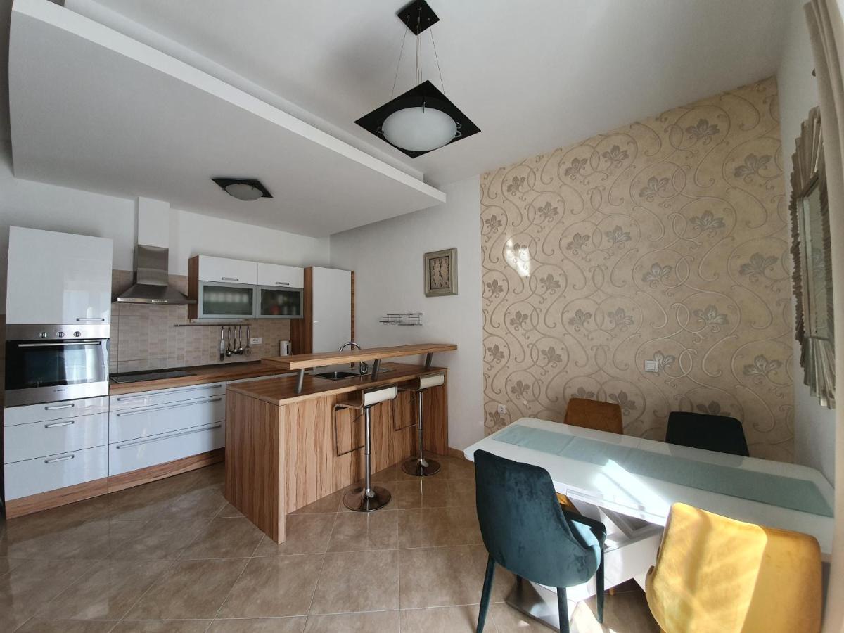 Grey House Apartment Makarska Bagian luar foto