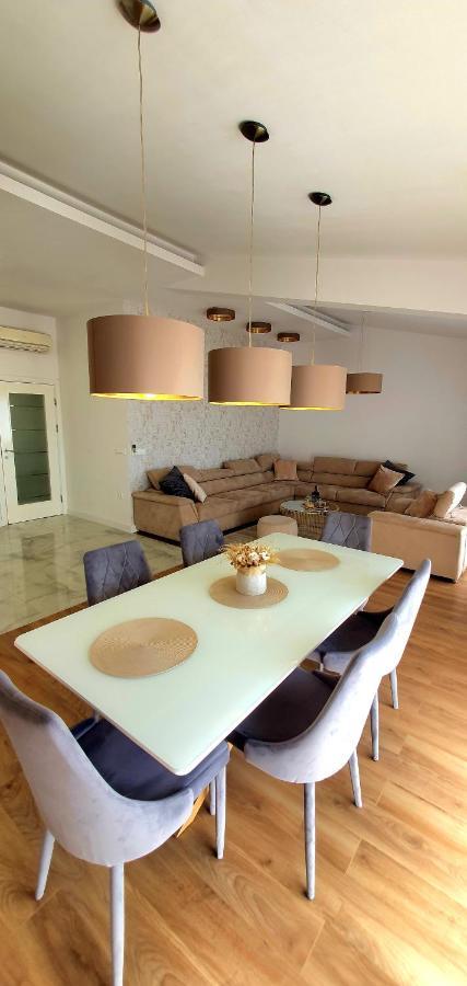 Grey House Apartment Makarska Bagian luar foto