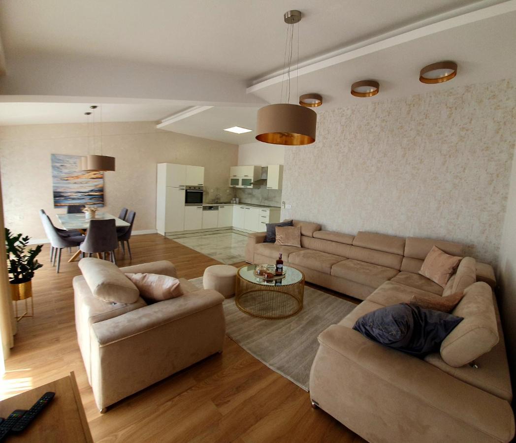 Grey House Apartment Makarska Bagian luar foto