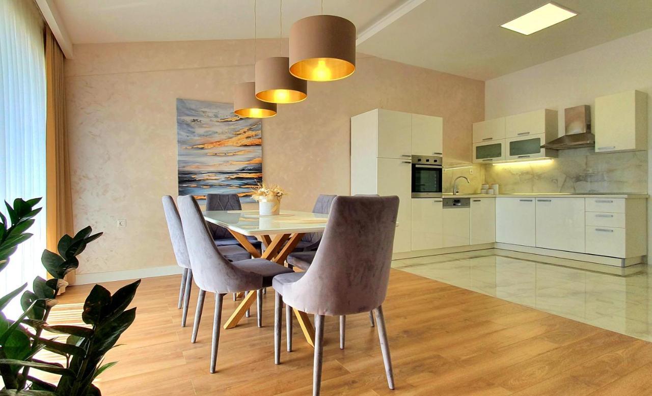 Grey House Apartment Makarska Bagian luar foto