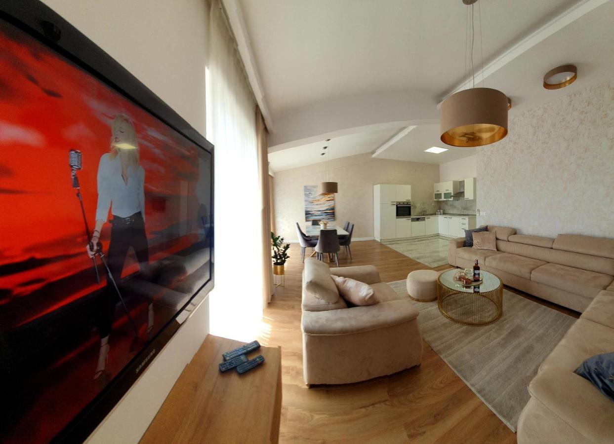 Grey House Apartment Makarska Bagian luar foto