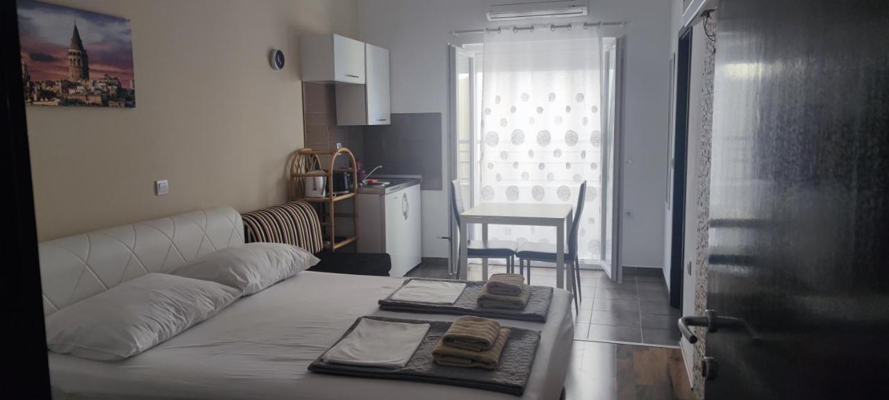 Grey House Apartment Makarska Bagian luar foto